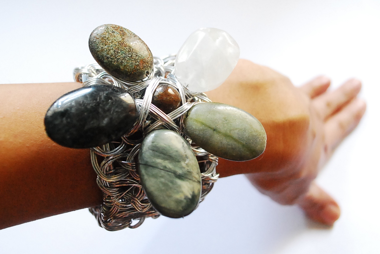 CASSIS CUFF GOLD BLACK OBSIDIAN W/PEARL main image 0